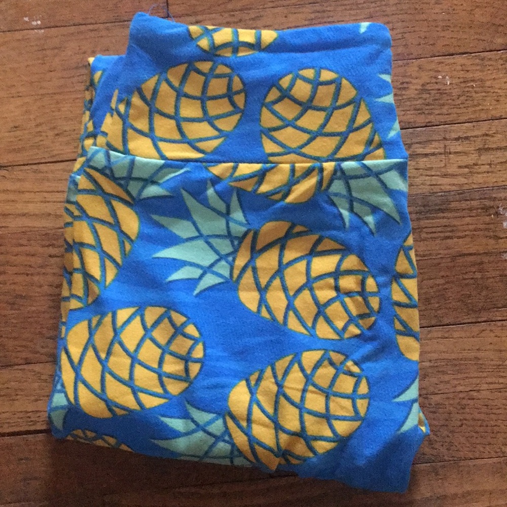 ❌❌❌SOLD❌❌❌Lularoe Pineapple Leggings OS